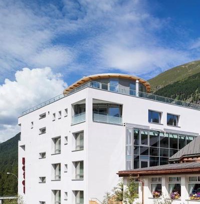 Pontresina Hotel | Discover Hotel Station: Pet-Friendly Retreat with Spa & Dining
