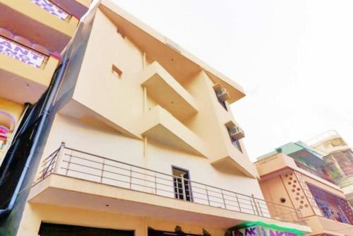 Mughal Sarai Hotel | Budget-Friendly Hotel Station View Mughalsarai - Family Focused