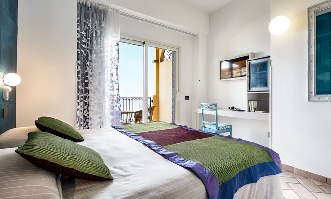 Campulongu Hotel | Escape to Hotel Stella Maris - 4-Star Ocean View Retreat