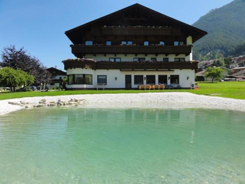 Neustift Im Stubaital Hotel | Pet-Friendly Hotel Steuxner with Ocean View & Family Amenities
