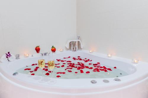 Cluj-Napoca Hotel | Discover Hotel Stil: Rated 9/10 with Family-Friendly Dining