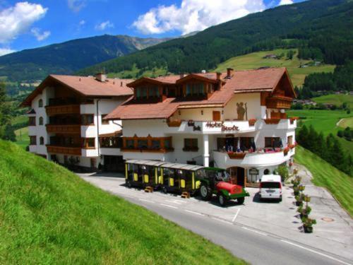 Muhlbachl Hotel | Discover Hotel Stolz: Pet-Friendly with Top Amenities