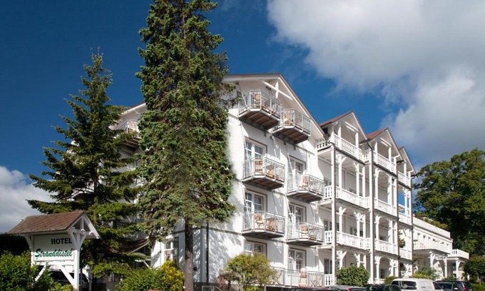 Gohren Hotel | Cozy Hotel Stranddistel Rügen with Oceanfront Views