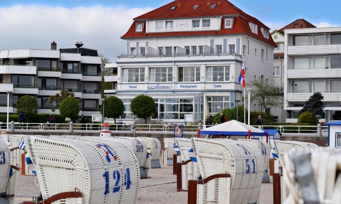 Alt-Travemunde/Ronnau Hotel | Hotel Strandschlösschen: Oceanfront Retreat with Spa Bliss