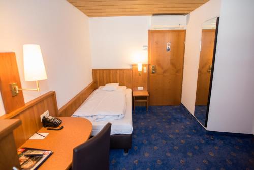 Am Pragfriedhof Hotel | Pet-Friendly Hotel Stuttgart 21 with Breakfast Included