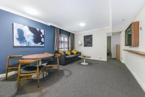 Chatswood Apartment | Elegant One-Bedroom Hotel with Private Pool & Family Amenities