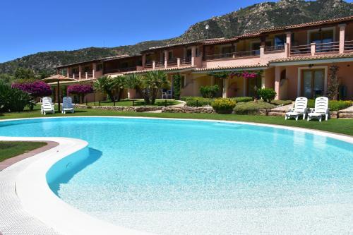 Villasimius Hotel | Relax at Su Giganti: Oceanfront Oasis with Pool & Beach