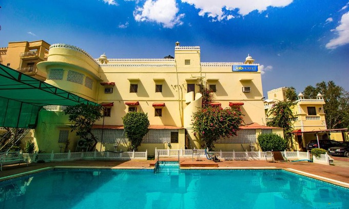 Sindhi Camp Hotel | Unique Oceanfront Experience at Hotel Sugan Niwas Palace