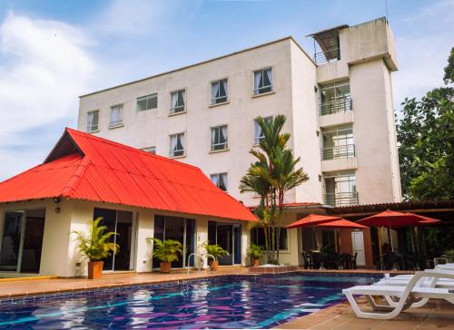 Mocoa Hotel | Discover Hotel Suma Wasi: Family-Friendly with Pool & Hot Tub
