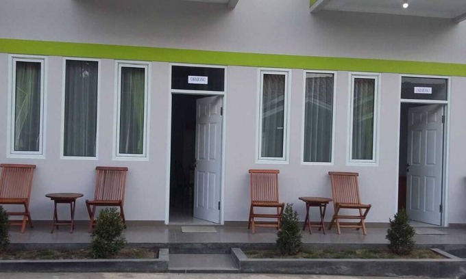 Tarogong House | Budget-Friendly Stay at Hotel Suminar with Breakfast Included