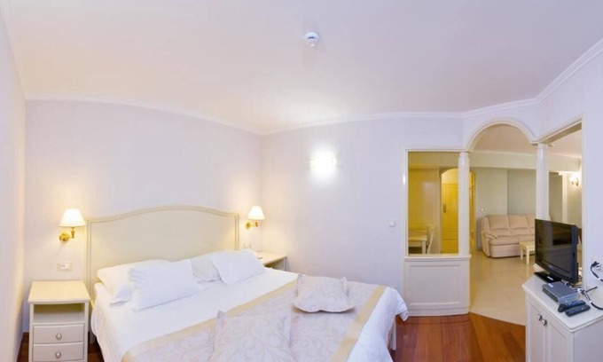 Brela Apartment | Hotel Sunceva Postelja Brela - Luxury studio with balcony and side sea view