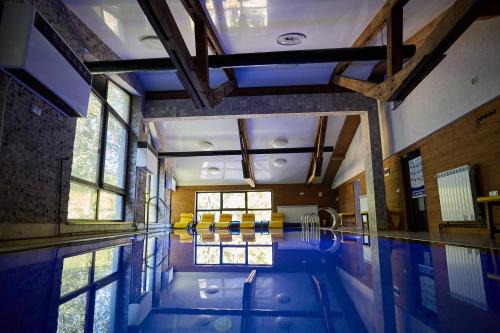 Cavnic Hotel | Discover Hotel Superski: Oceanfront Bliss Awaits You