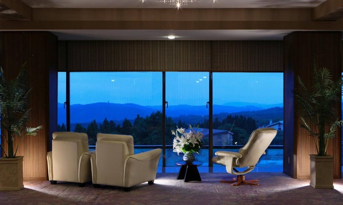 Akakura Hotel | Discover Hotel Taiko: Family-Friendly with Hot Tub Access