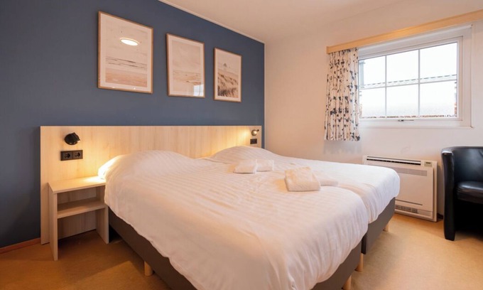 Sint-Annaland Resort | Inviting Hotel Room "Terra Mare" with Spa & Family Amenities