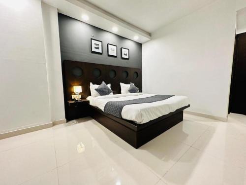 Fatehabad Hotel | Explore Hotel The Golden Globe: Pet-Friendly & Family-Ready