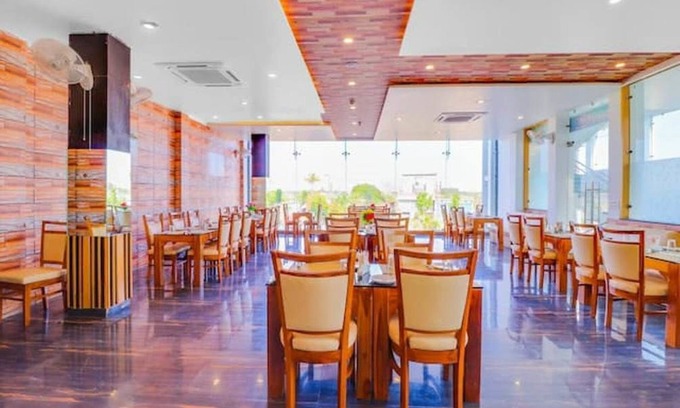 Basti Hotel | Budget-Friendly Hotel The Grand Bhavya Palace with Dining Options