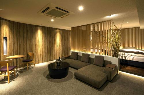 Higashishinsaibashi Hotel | Discover Hotel The Grandee Shinsaibashi: Family-Friendly Stay