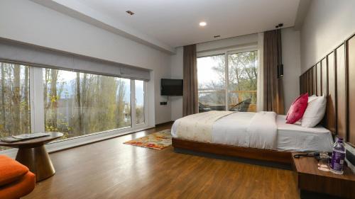 Leh Hotel | Inviting Stays at Hotel The Kaal: Pet Friendly & Dining