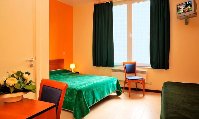 Quartier du Centre - Centrumwijk Hotel | Discover Hotel The Moon: Affordable Comfort Awaits