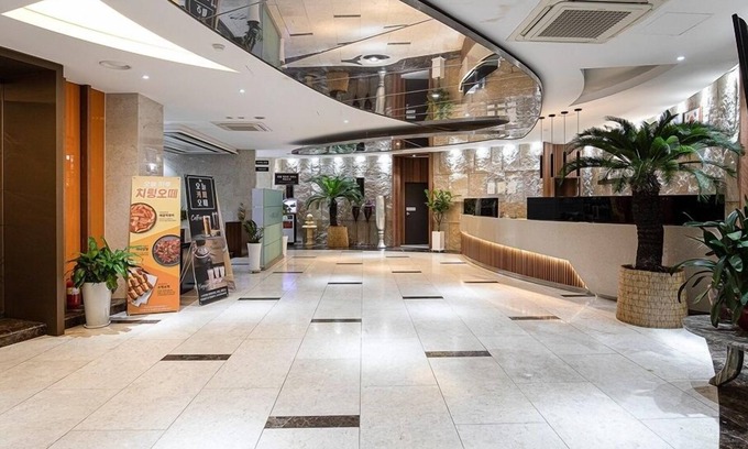 Seo-gu Hotel | Guest Rated Hotel The One with Breakfast & Kitchen Access