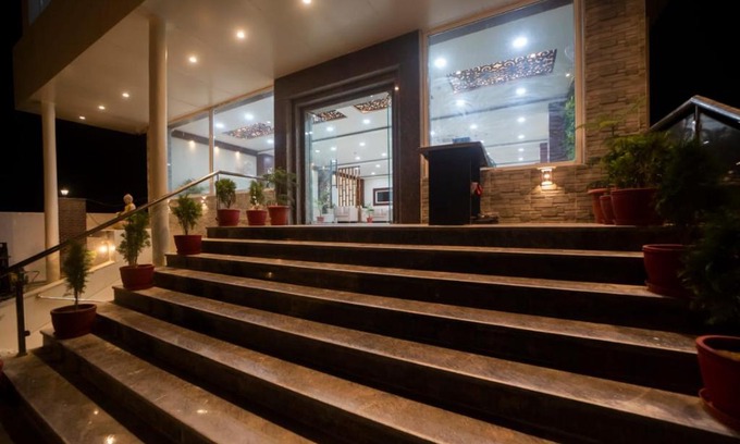 Varanasi Hotel | Discover Comfort at Hotel The Pearl with Breakfast Included