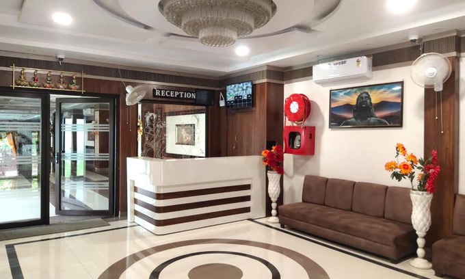 Mirzapur Hotel | Budget-Friendly Hotel The Shree Jee Palace with Breakfast