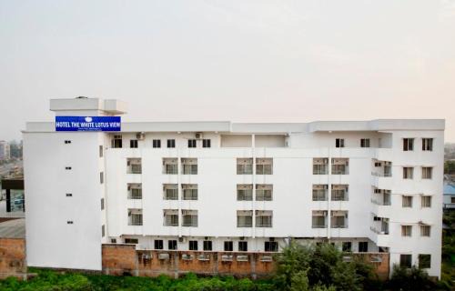 Siddharthanagar Hotel | Discover Hotel The White Lotus: Family-Friendly Retreat
