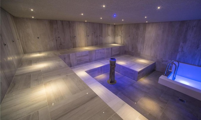 Bonheiden Hotel | Relax and Unwind at Hotel Thermen Mineraal with Spa & Pool