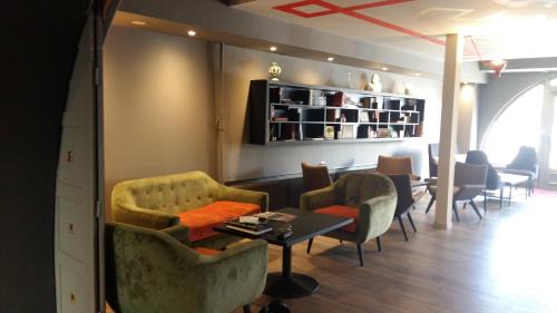 Thonon-les-Bains Hotel | Discover Le Comte Rouge: Family-Friendly with Dining Options