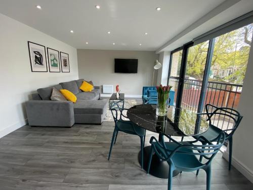 Anfield Hotel | Discover Comfort at Hotel Tia - Rated 9/10 with Breakfast