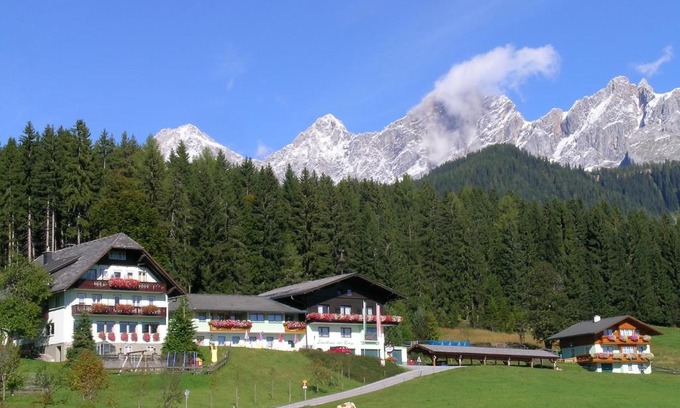 Ramsau am Dachstein Hotel | Highly Rated Hotel Tischlbergerhof: Pet Friendly & Pools