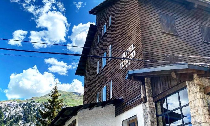 Candanchu Hotel | Discover Hotel Tobazo: Family-Friendly with Breakfast Included