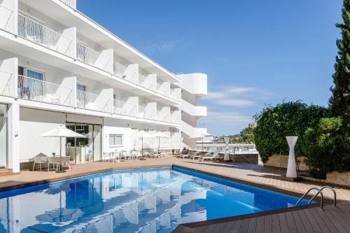 Peguera Hotel | Discover Hotel Torá: Oceanfront Oasis with Pool Access
