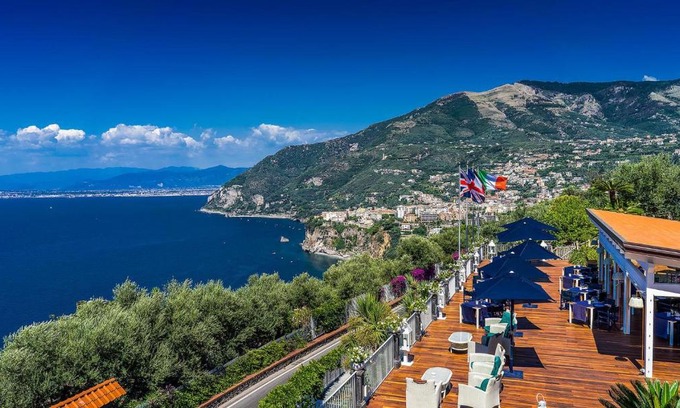 Monte Chiaro Hotel | Discover Hotel Torre Barbara: Oceanfront Escape with Pool