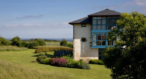 Valdes House | Discover Hotel Torre De Villademoros with Top-Rated Dining