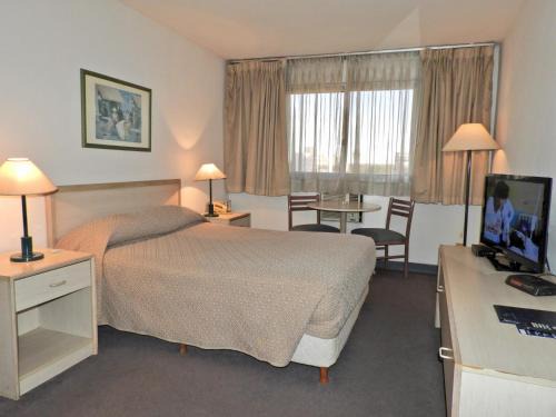 Tres Cruces Hotel | Inviting Stays at Hotel Tres Cruces with Hot Tub & Breakfast