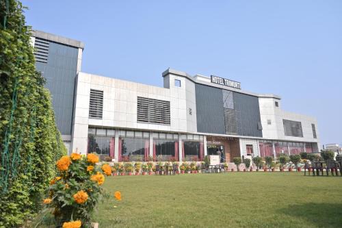 Faizabad Hotel | Budget-Friendly Hotel Trimurti with Family Amenities