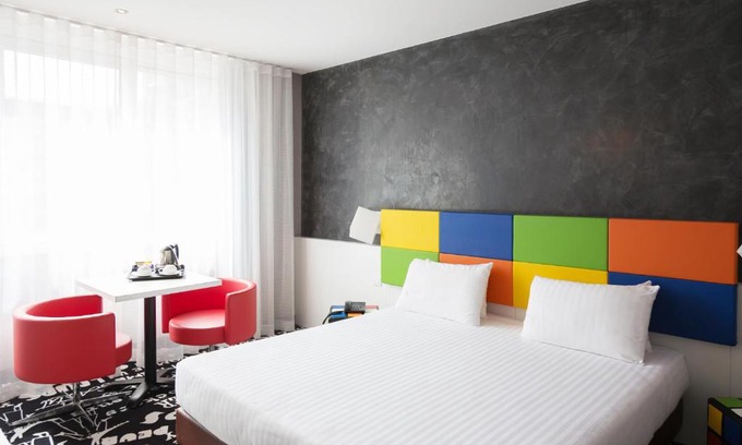 La Louviere Hotel | Comfortable Stays at Hotel Tristar with Hot Tub & Dining