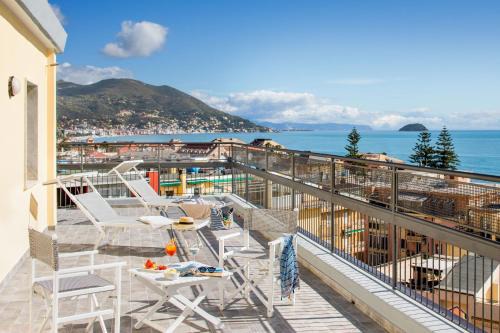 Laigueglia Hotel | Pet-Friendly Hotel Tritone: Family Fun with Hot Tub Access