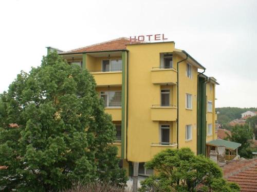 Nova Zagora Hotel | Budget-Friendly Hotel Triumph with Family & Pet Amenities