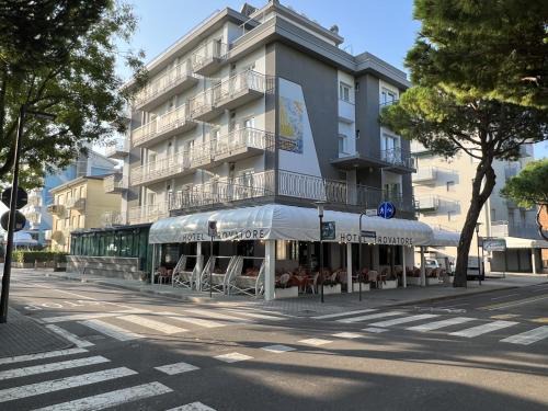 Lido di Jesolo Hotel | Hotel Trovatore: Pet-Friendly Stay with Ocean Views