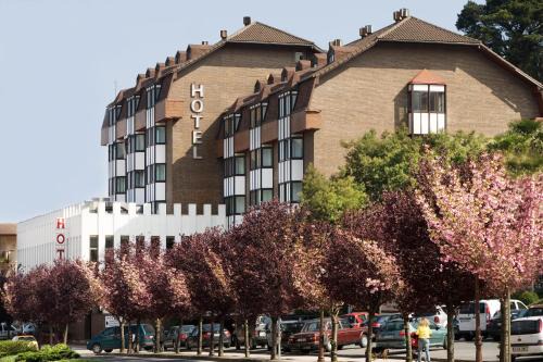 Lasarte-Oria Hotel | Budget-Friendly Hotel Txartel with Family Amenities
