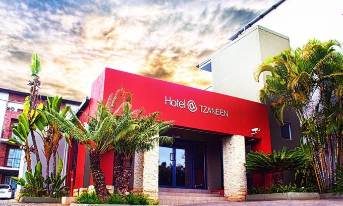 Tzaneen Hotel | Discover Comfort at Hotel @ Tzaneen with Pool & Hot Tub