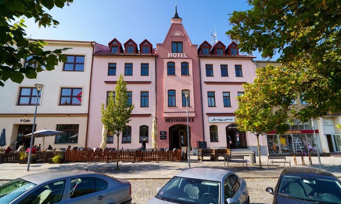 Zdar Nad Sazavou Hotel | Pet-Friendly Hotel U Labutě with Breakfast & Accessibility