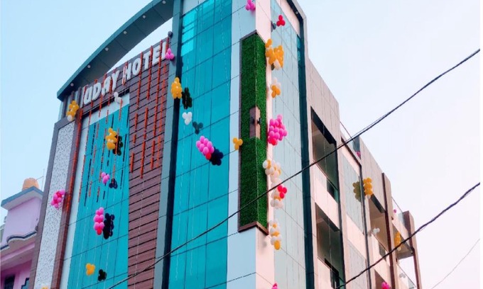 Sandila Hotel | Cozy Hotel Uday By WB Inn with Breakfast & Family Amenities