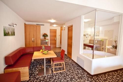 Bad Fuessing Hotel | Oceanfront Retreat at Hotel und Appartementhof Waldeck