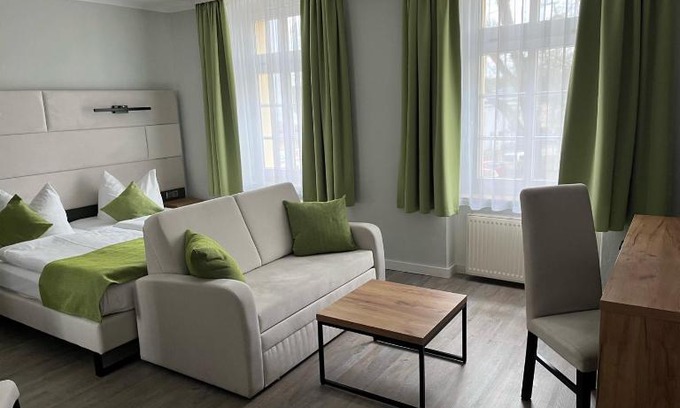 Woltersdorf Hotel | Inviting Hotel und Restaurant Kranichsberg with Family Amenities