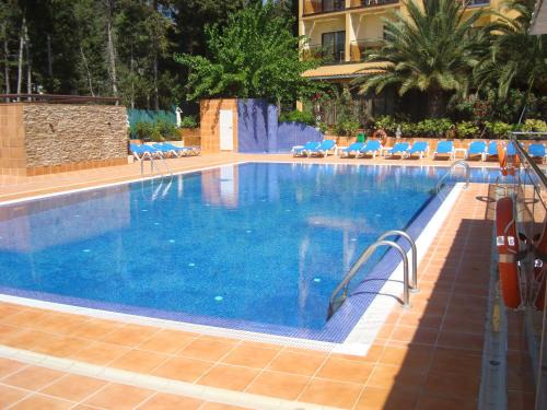 Roses Town Center Hotel | Discover Comfort at Hotel Univers with Oceanfront Views