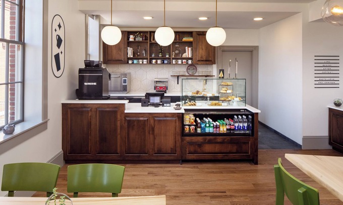 Orono Hotel | Hotel Ursa: Guest Rated 9.8 with Family-Friendly Amenities