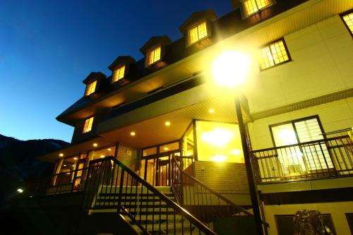 Yuzawa Hotel | Welcoming Hotel Utopia: Family-Friendly with Hot Tub Access